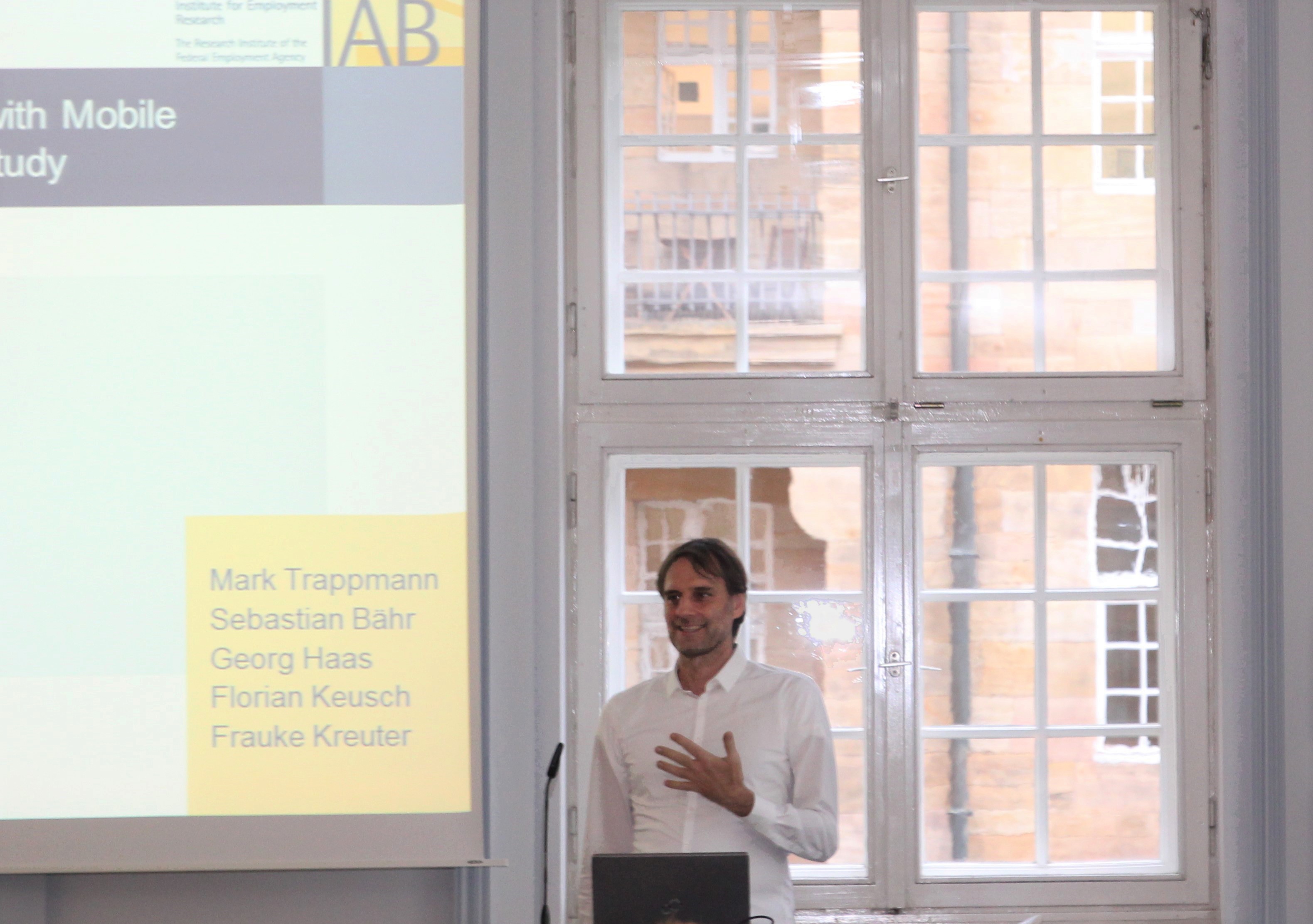 Prof. Mark Trappmann presented the feasibility study on implementing an Android application as part of the panel study PASS. 