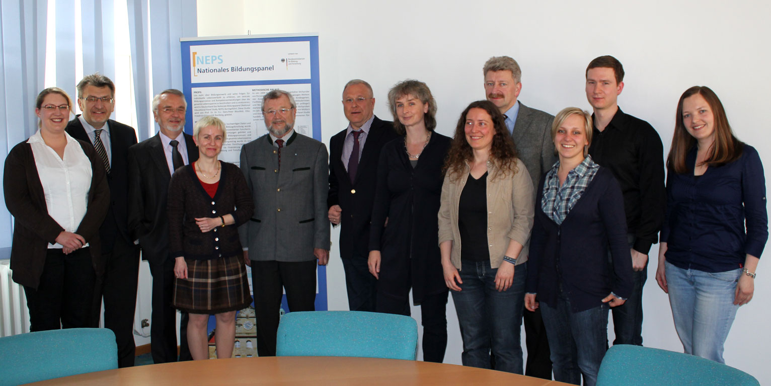 In the photo (from left to right): A. Kammerer, W. Hoderlein, M. Egner, Dr. J. v. Maurice, J. Erhard, Prof. Dr. Dr. h.c. Hans-Peter Blossfeld, Dr. C. Artelt, G. Will, G. Bolz, A. Biedermann, J. Skopek, D. Fey