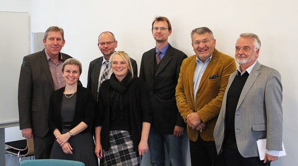 From left to right: Andreas Schwarz, MP; Dr. Jutta von Maurice, Executive Director of Research LIfBi; Prof. Dr. Hans-Günther Roßbach, Director LIfBi; Dr. Michaela Sixt, Dr. Christian Aßmann, Wolfgang Hoderlein, and Manfred Egner (all LIfBi).