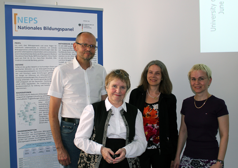 In the photo (from left to right): Prof. Hans-Günther Roßbach, Prof. Kathy Sylva, Prof. Sabine Weinert, Dr. Jutta von Maurice